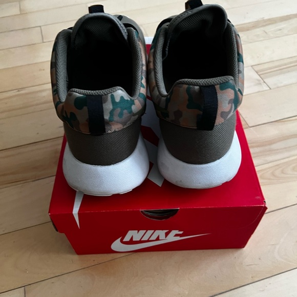 Nike Roshe One floral - Picture 2 of 4